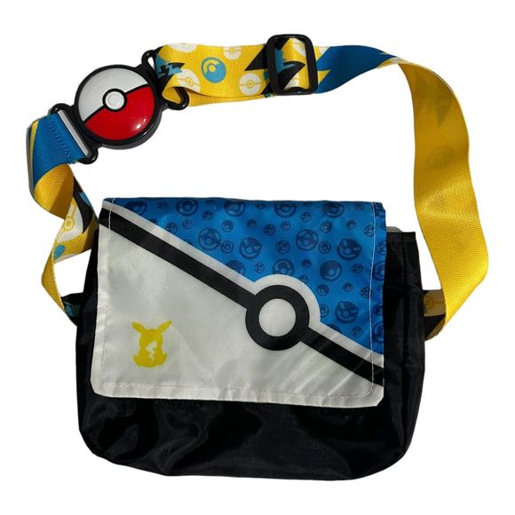 Pokémon Bandolier Set-2in Pikachu, Clip ‘N’ Go Poke Ball Belt & Carrying Bag! - Picture 1 of 5